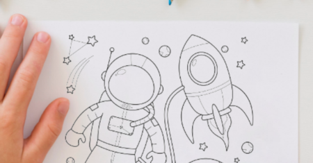 Desenho de Colorir Astronauta: Explore o espaço com cores e imaginação infinita!